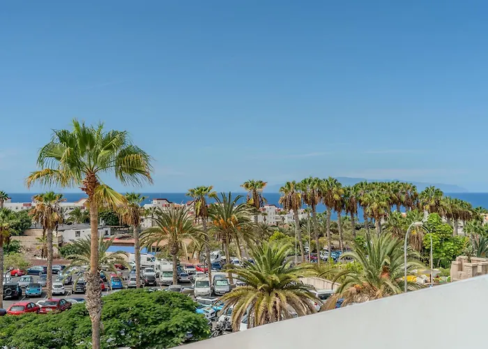 Apartment Malibu Park With Ocean Views & Heated Pool *
