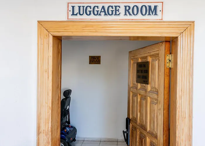 Apartment Malibu Park With Ocean Views & Heated Pool *